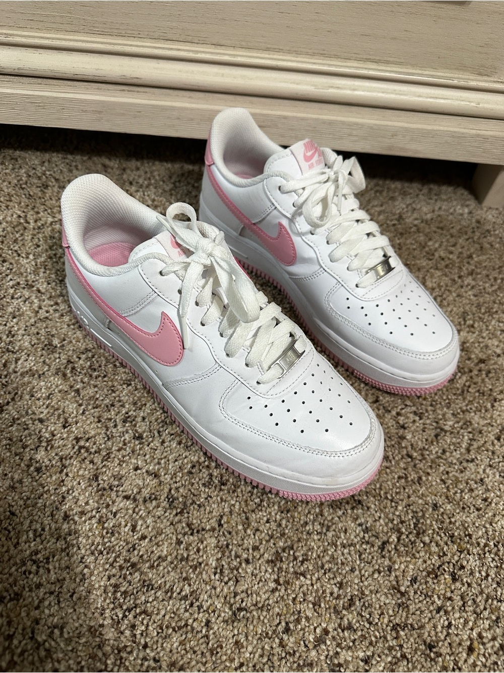 Nike White and Pink Women's Low-Top Athletic Sneakers W10/M8